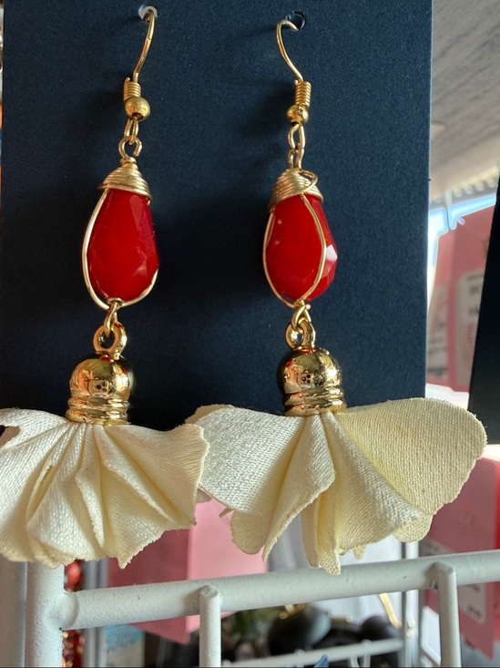 Jewelry - Wire wrapped earrings with White Flower BOGO